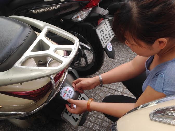 Công[-]ty[-]TNHH[-]BIMI[-]hào[-]hứng[-]tham[-]gia[-]dán[-]sticker[-][-]"Không[-]xả[-]rác[-]bừa[-]bãi”